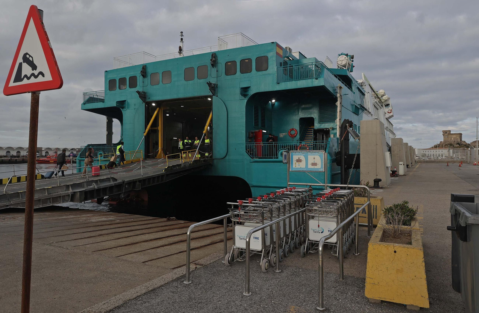 Así fue el primer viaje del 'Avemar Dos' entre Tarifa y Tánger con Baleària, en imágenes