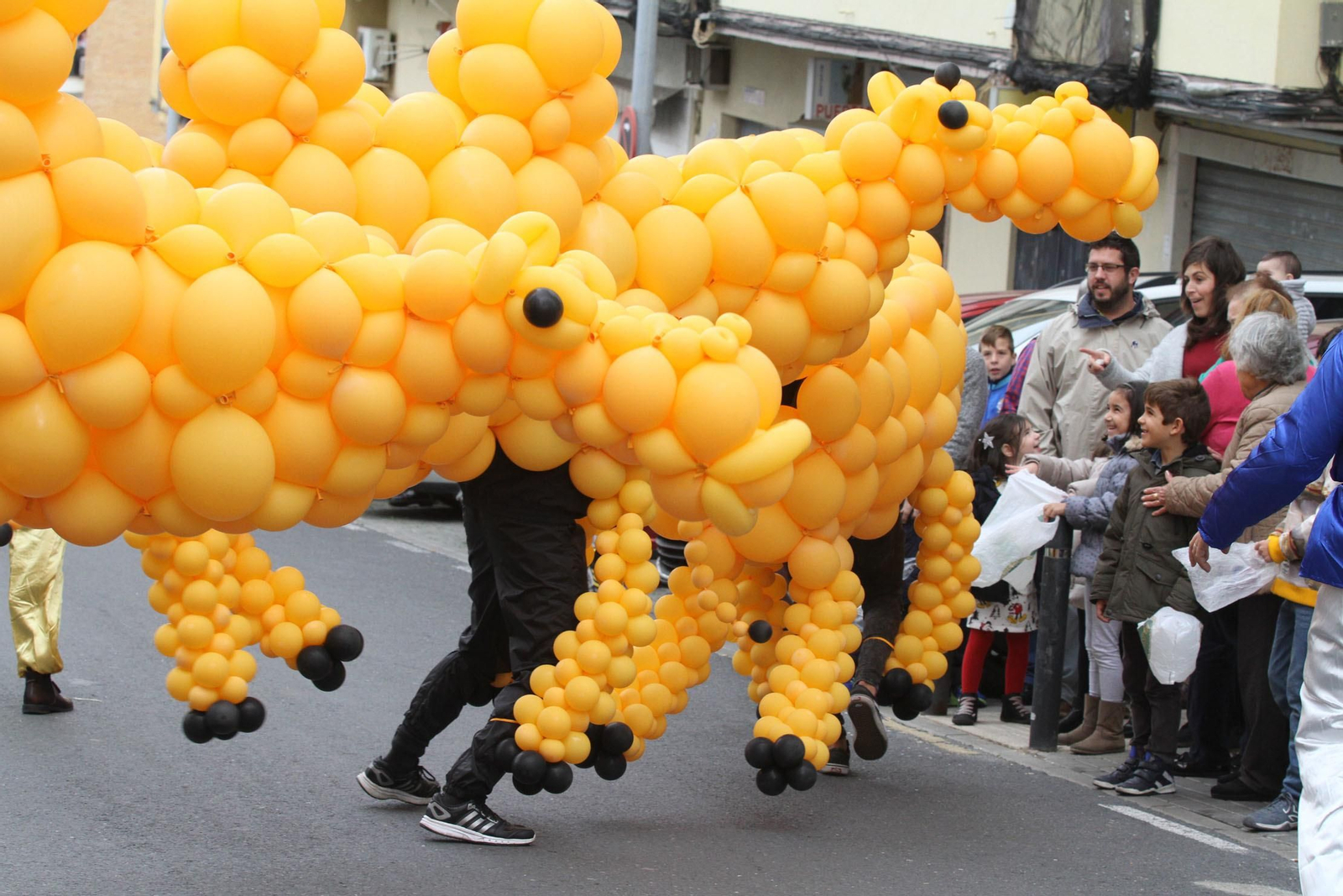 Cabalgata de los Reyes Magos 2018: Melchor, Gaspar y Baltazar adelantan su salida para llenar de ilusión las calles de Huelva