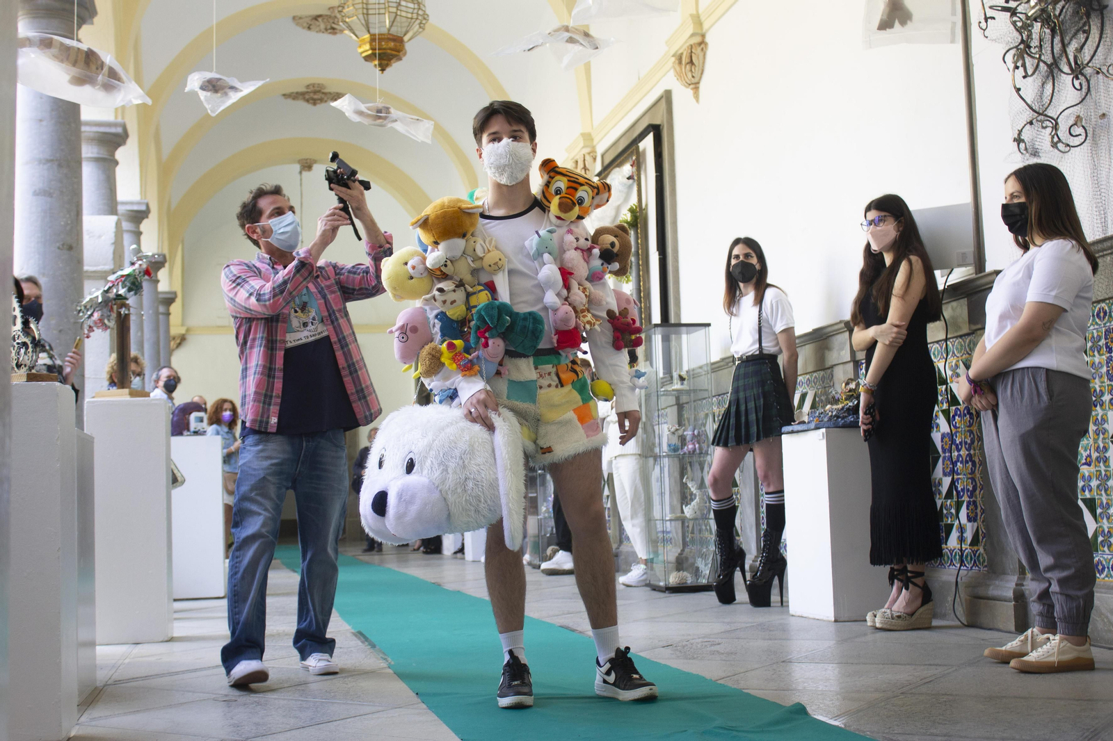 Fotos del desfile de ropa reciclada en Granada