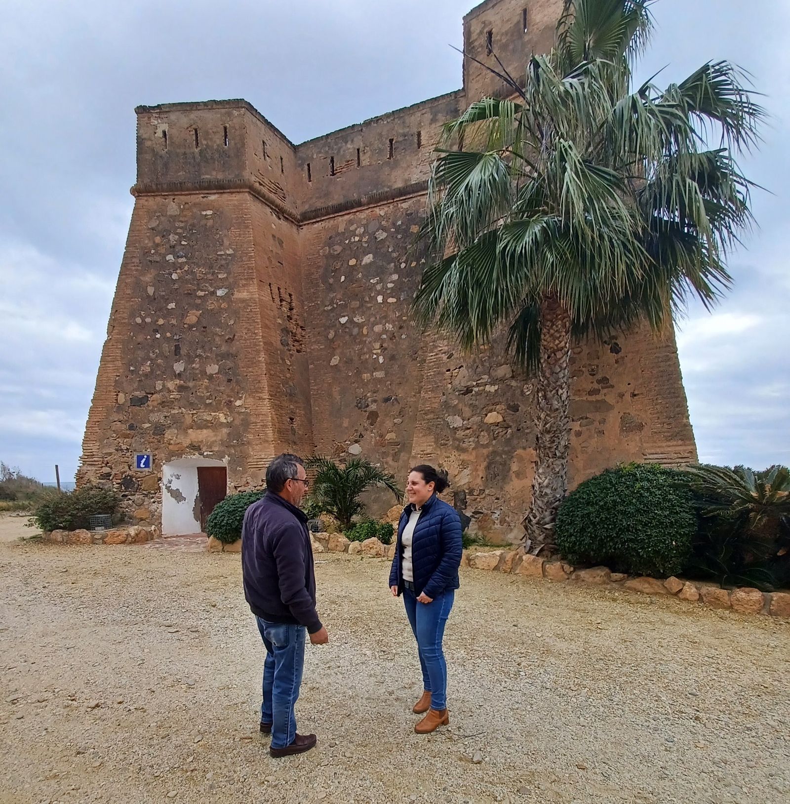 Visita al castillo de Villaricos antes del inicio de las obras.