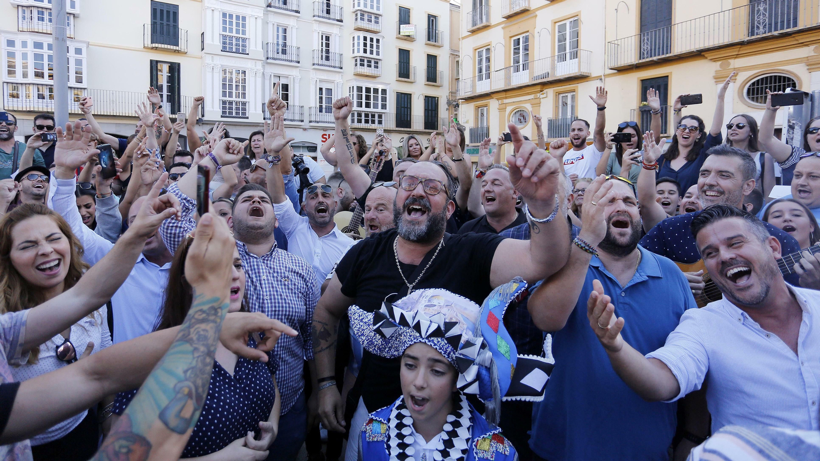 Un momento del homenaje a Juan Carlos Aragón en la Plaza de la Merced. Un momento del homenaje a Juan Carlos Aragón en la Plaza de la Merced.