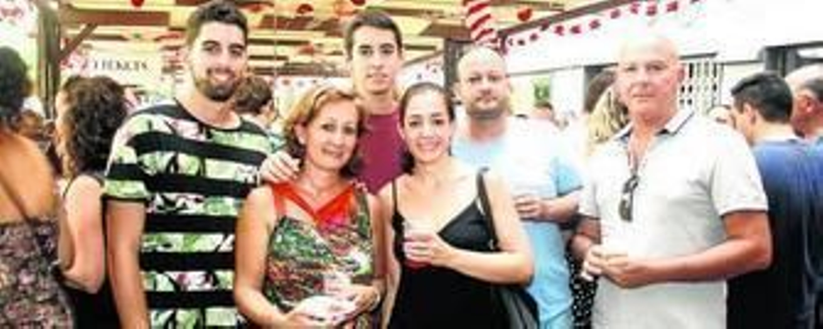 Mari Carmen, Ana, Julián, Paco, Fran y Jose demostraron ser una familia muy unida y todos ellos disfrutaron de una última jornada de Feria muy especial.