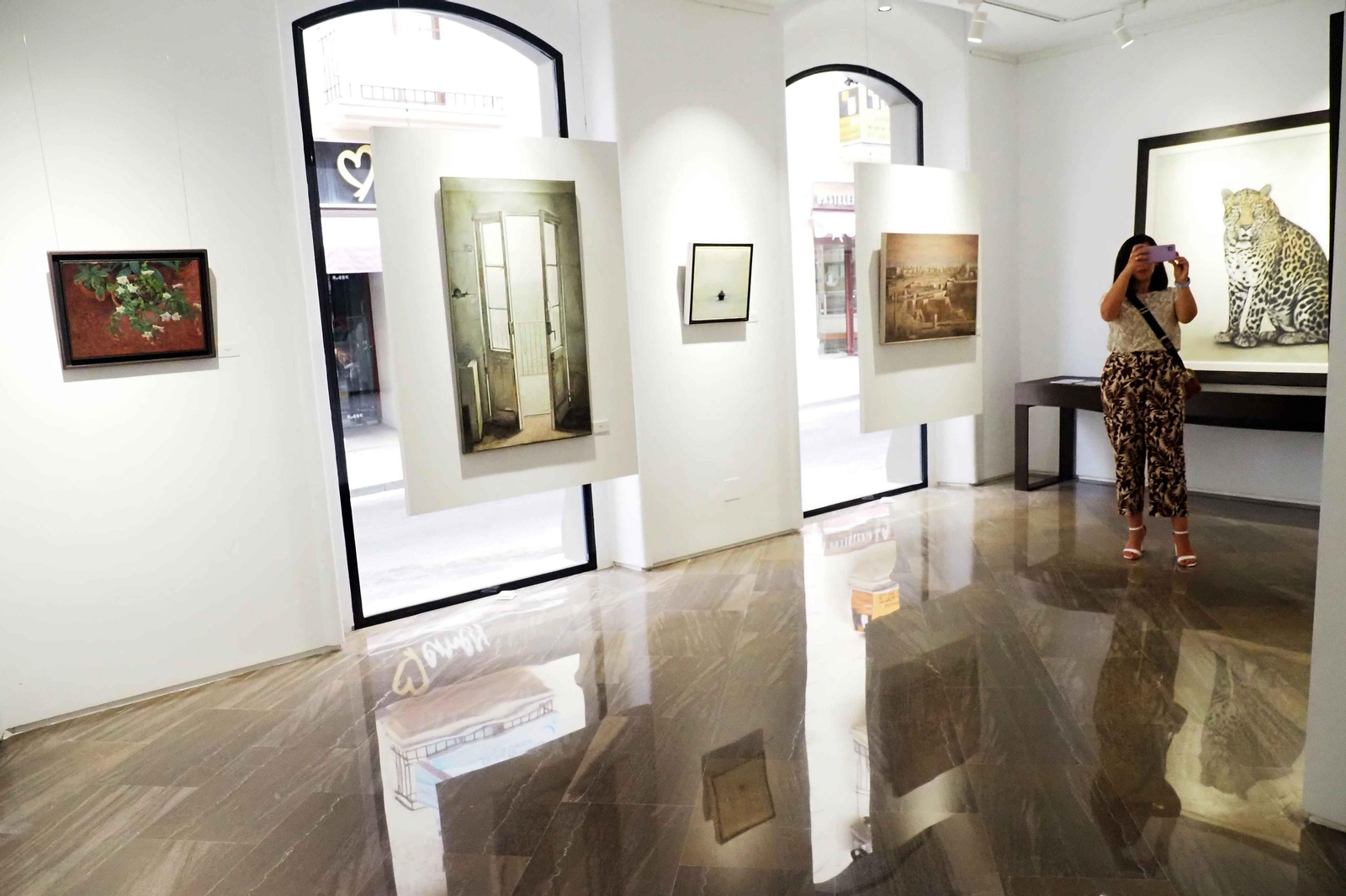 Enrique Romero Santana regresa a Lepe y pone en marcha la primera galería de arte de la ciudad.