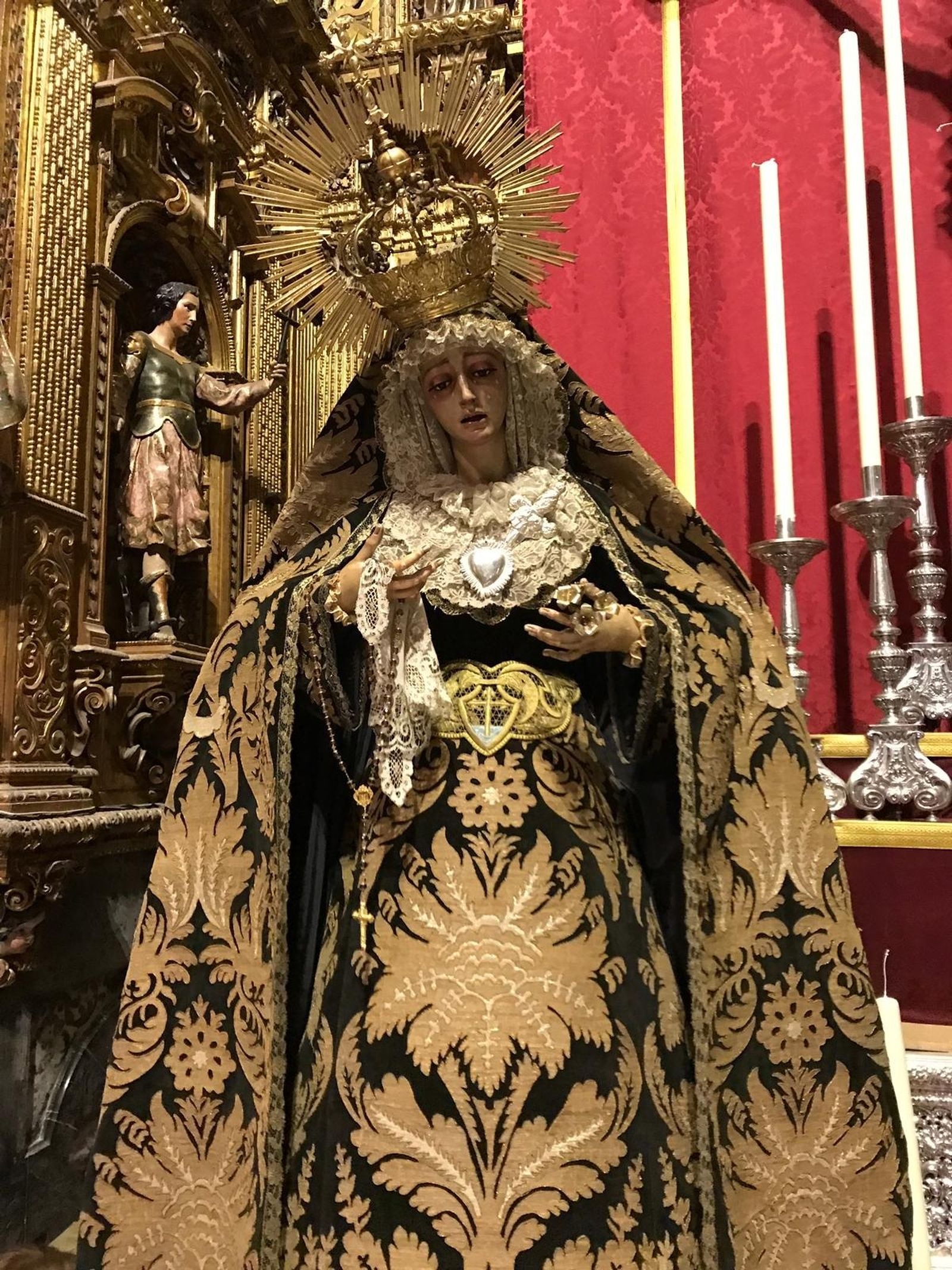 La Virgen del Rosario del Perdon, con el nuevo terno que estrena estos días