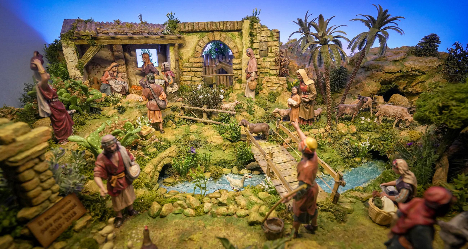 Imágenes de la exposición '50 Navidades montando el Belén' en Jerez