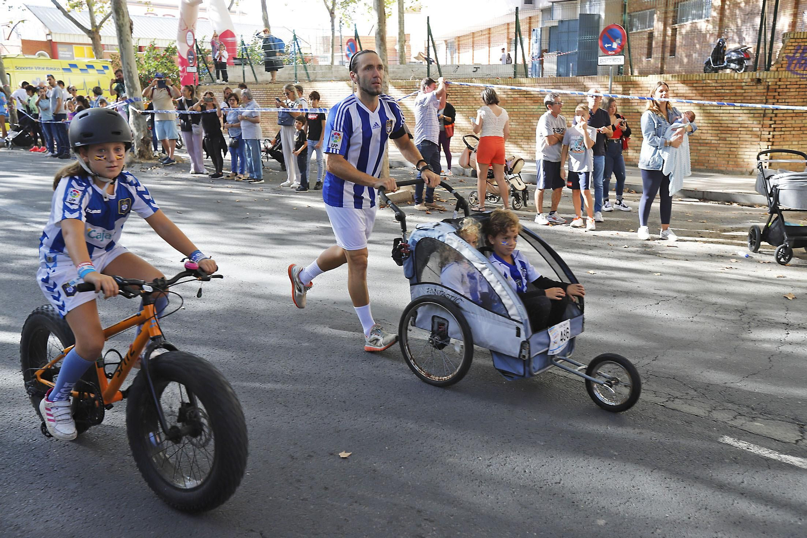 Imágenes de la 35 vuelta a Huelva 2022