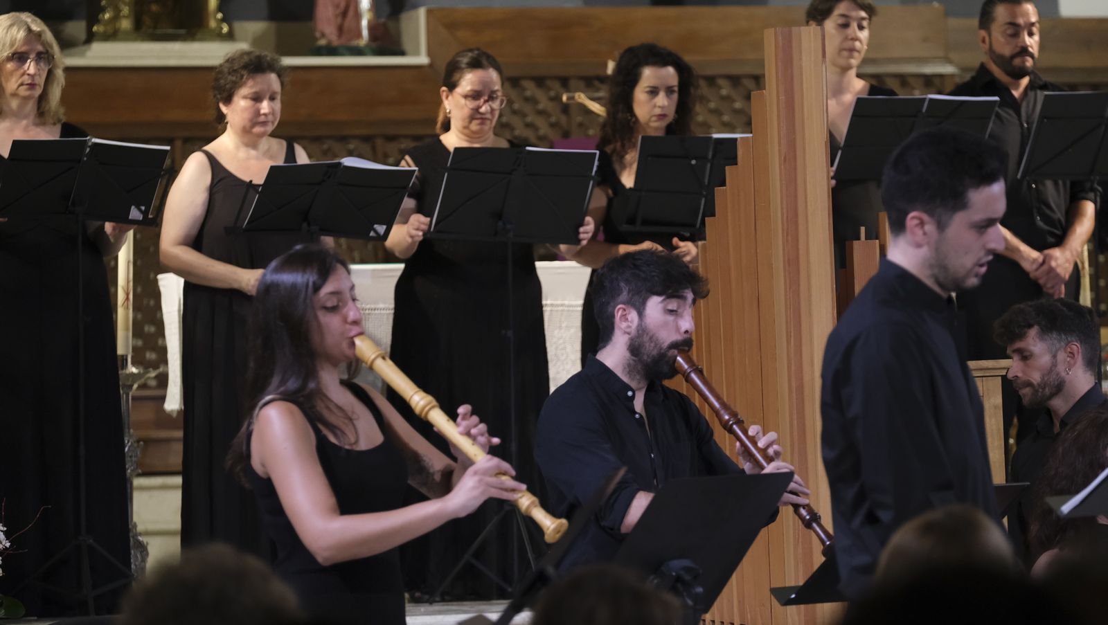 Imágenes de la actuación de Íliber Ensemble y el Coro Tomás Luis de Victoria en el XXI Festival de Música Renacentista y Barroca de Vélez Blanco