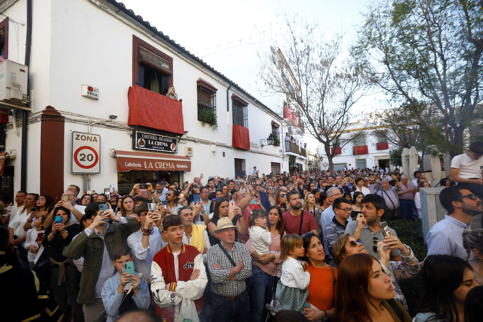 Jueves Santo en Córdoba: la procesión de Las Angustias, en imágenes