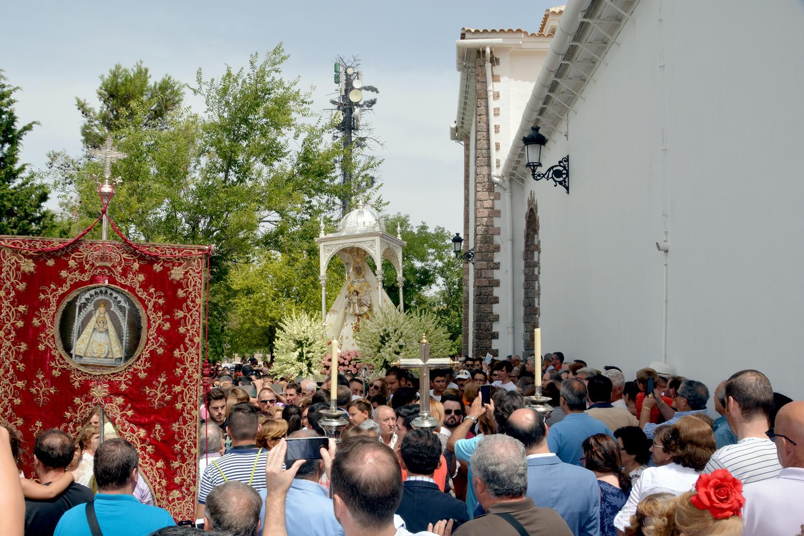 María Santísima de la Sierra a las puertas de su ermita