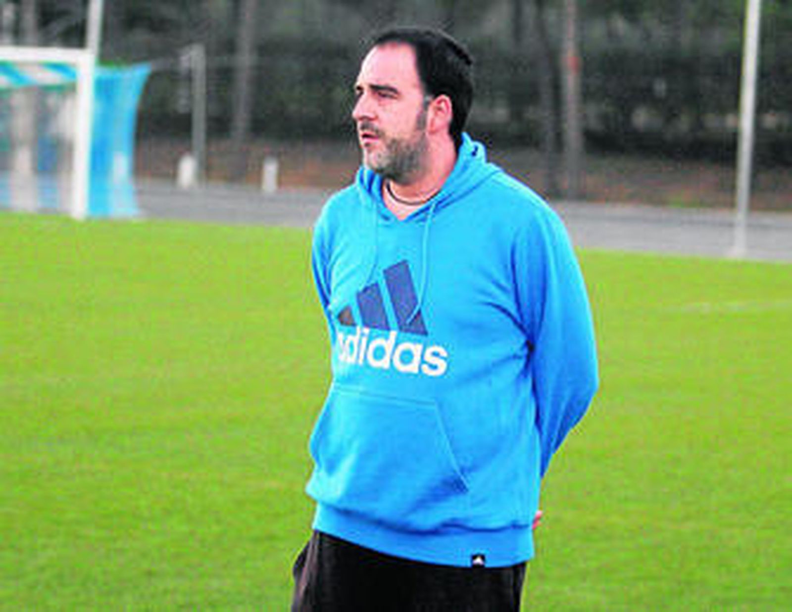 Mario Rodríguez 'El Gallego' no podrá dirigir al Hinojos desde el banquillo en los dos próximos enfrentamientos.