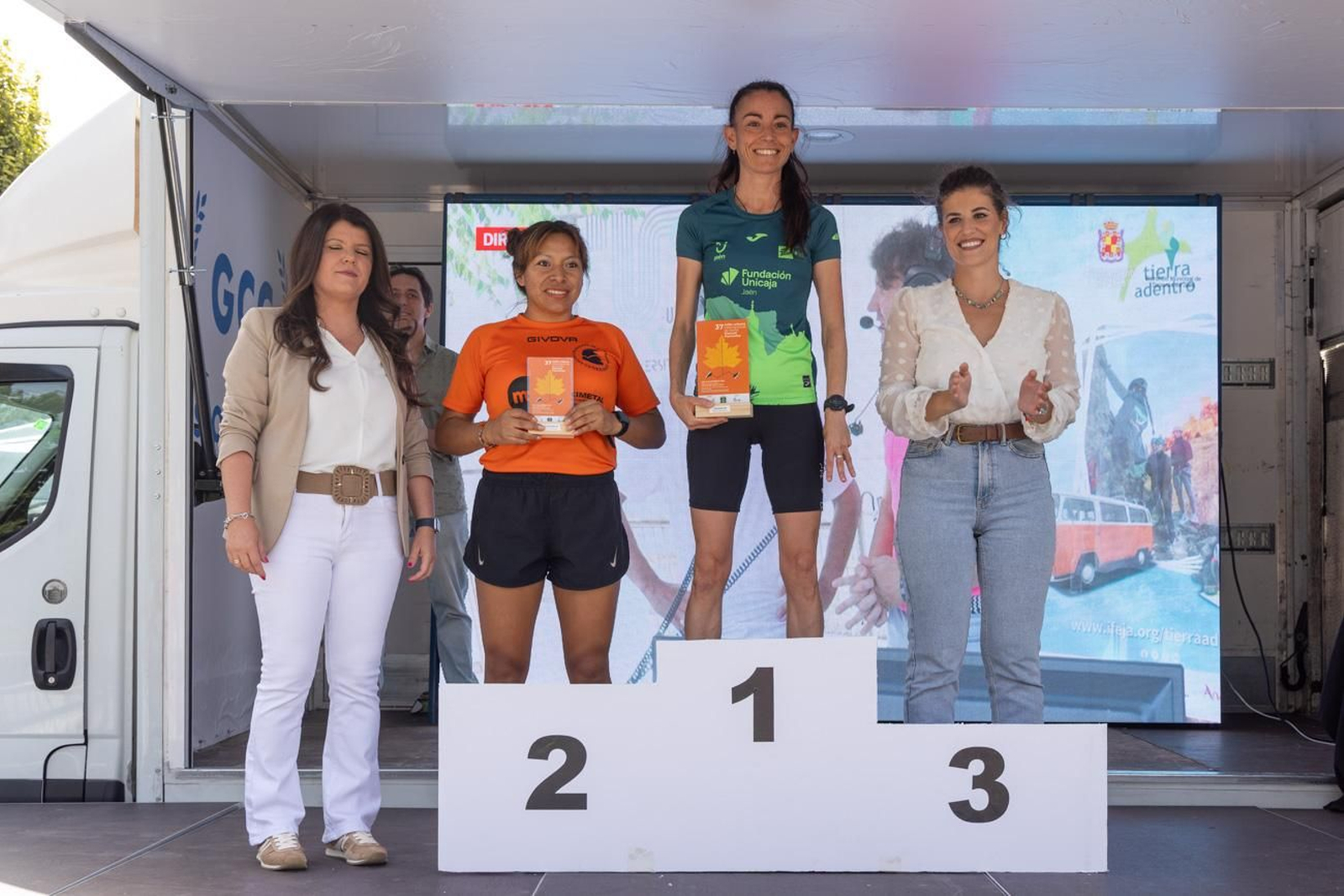 Ignacio Fontes y Marta Serrano reinan en la XXXVII Milla Urbana Internacional de Otoño 'Manuel Pancorbo'