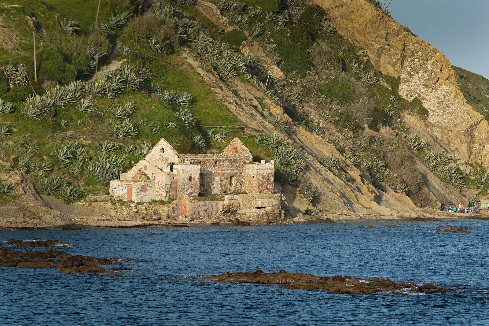 Caseta de Salvamento de Naúfragos de la playa de la Caleta
