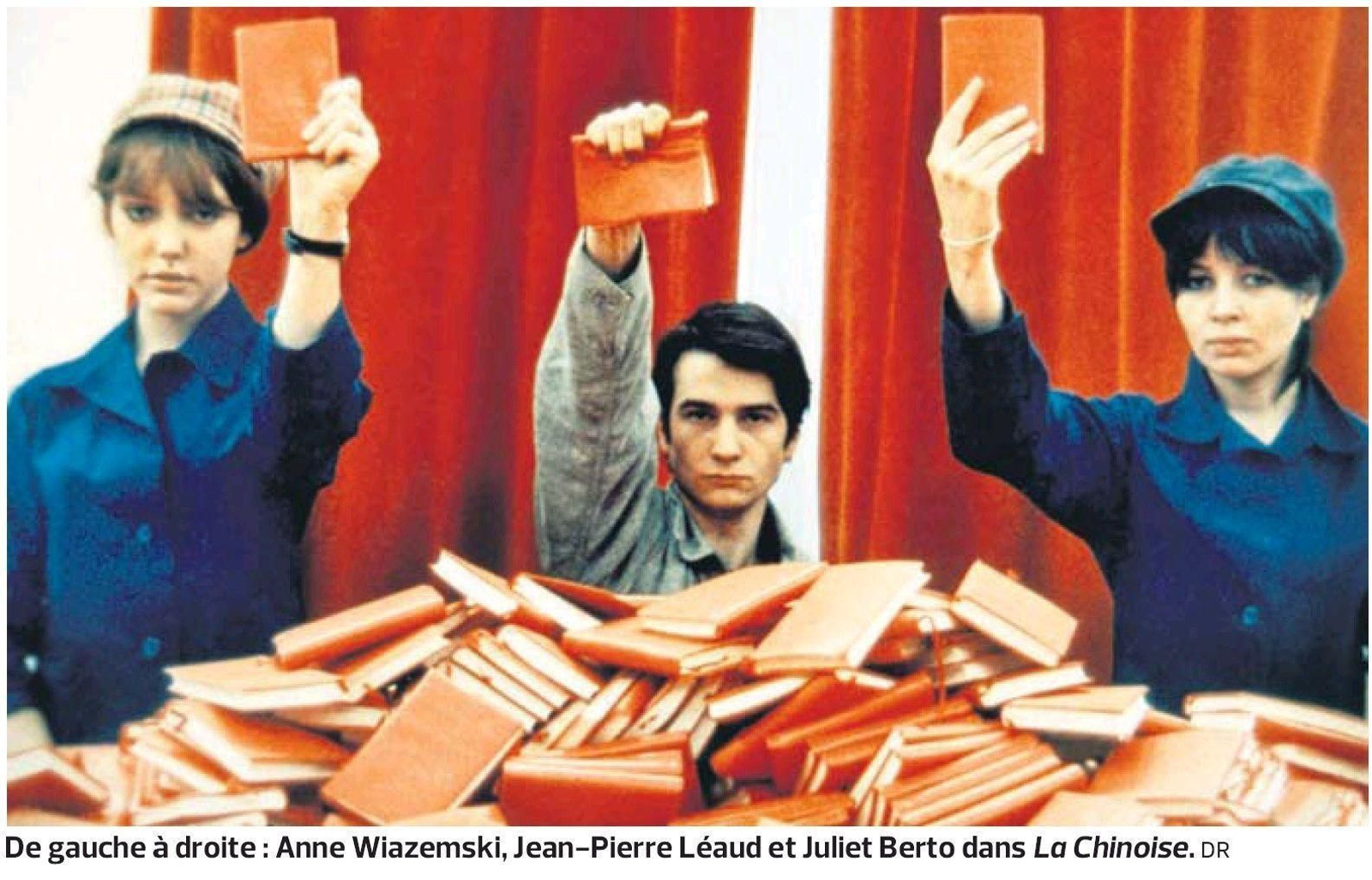 Anne Wiazemski, Jean-Pierre Léaud y Juliet Berto, en una escena de 'La Chinoise', la película sobre estudiantes y jovenes maoístas que dirigió Jean-Luc Godard en 1967.