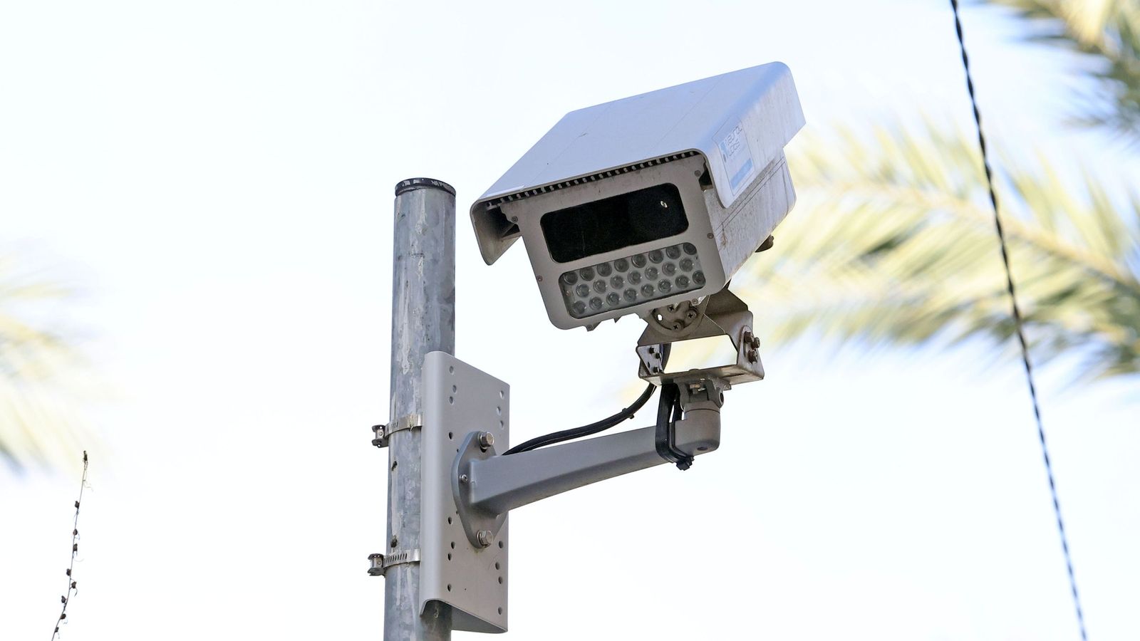 Una de las cámaras instaladas para el control de los accesos a las calles.