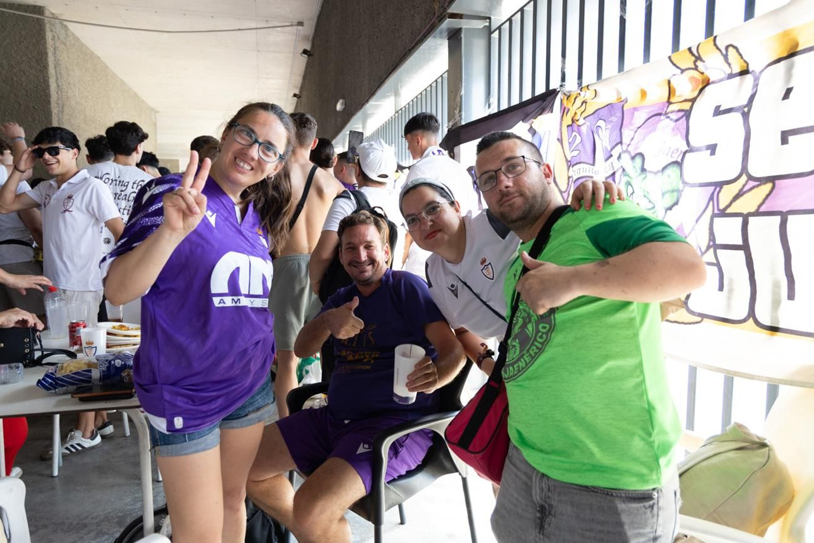 El épico recibimiento de la afición lagarta al Real Jaén, en imágenes