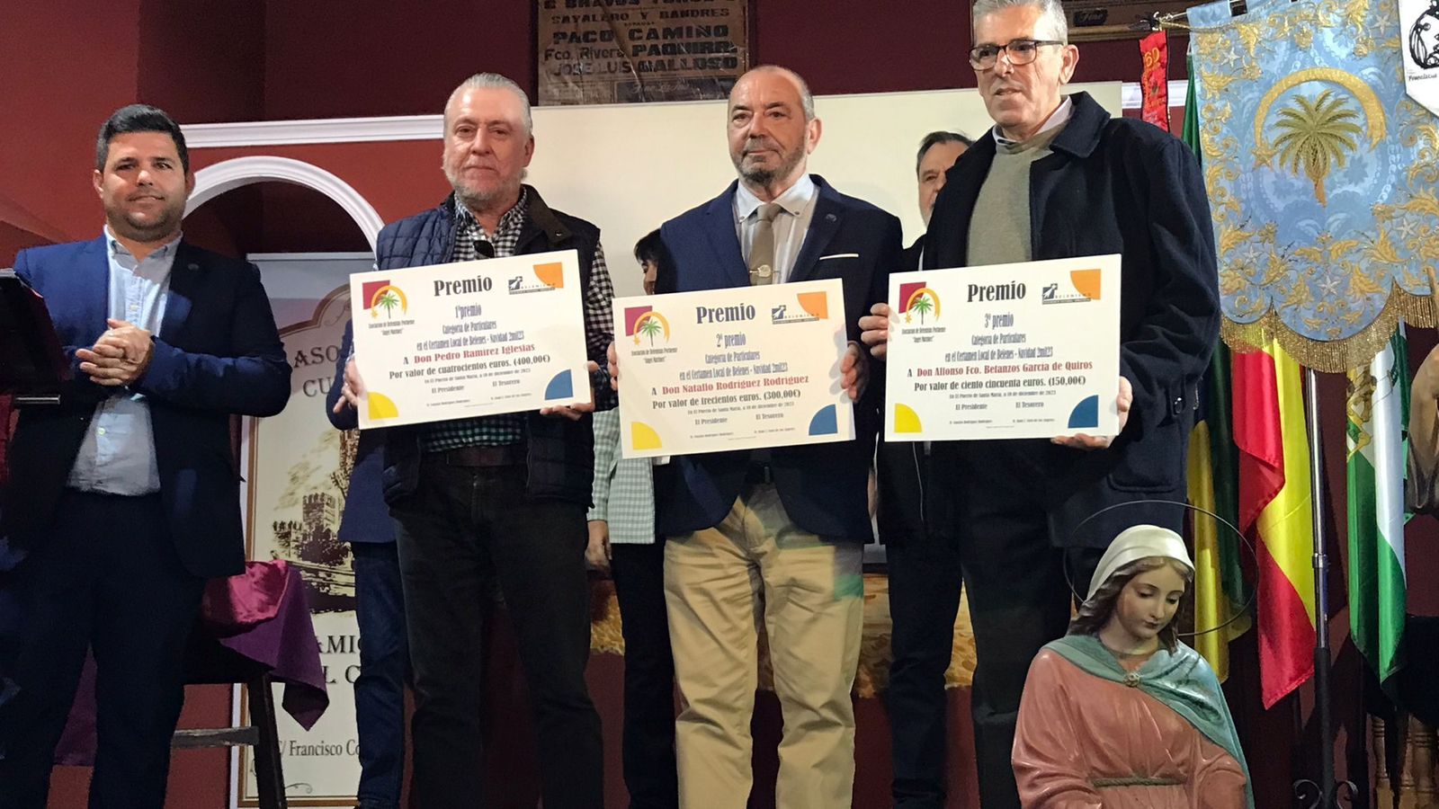 Los particulares premiados en el concurso.