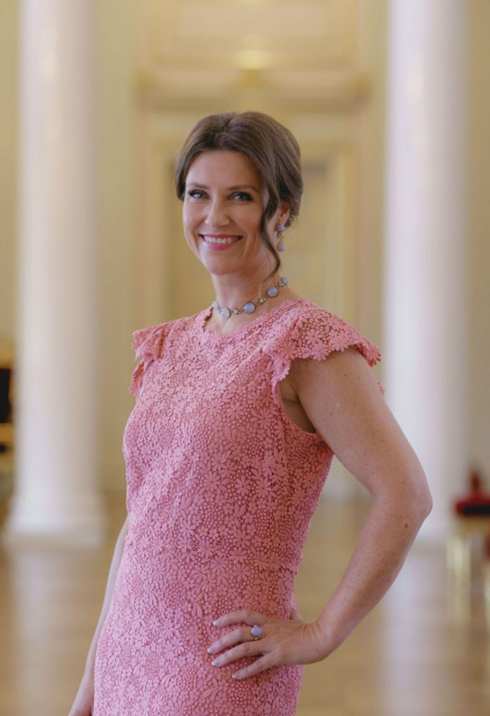 La princesa Marta Luisa, en una de las fotos de su posado oficial por su 50 cumpleaños.