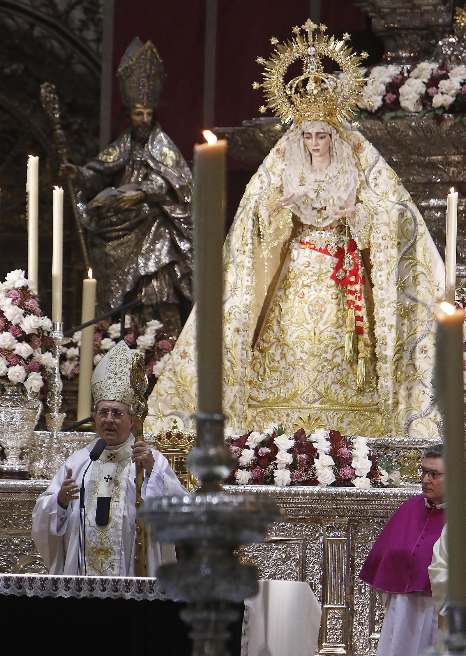 La coronación y el regreso de la Virgen de la Salud, en imágenes