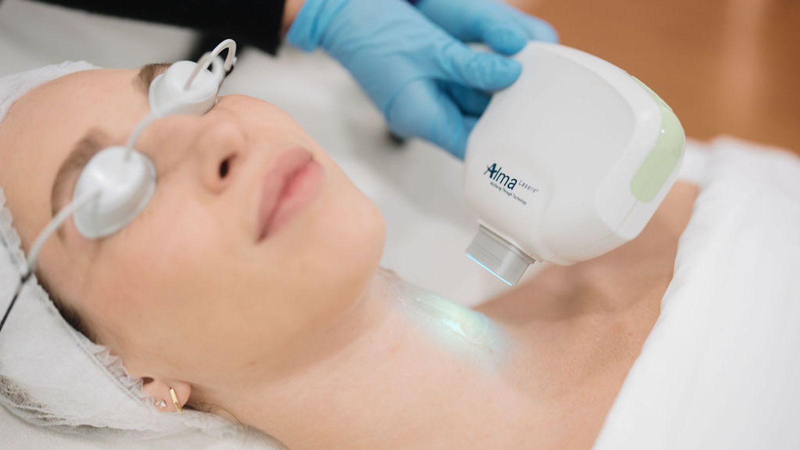 “Una tecnología que funciona bien para determinados lentigos puede no ser la mejor opción para un melasma, que requiere un abordaje especialmente cuidadoso por su tendencia a reaparecer”, nos explica la farmacéutica.
