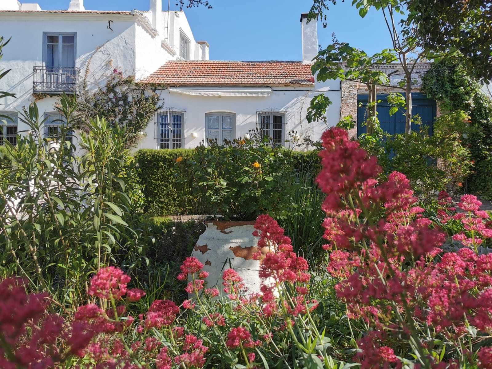 La Casa Grande de Zujaira vuelve con los jardines llenos de moda