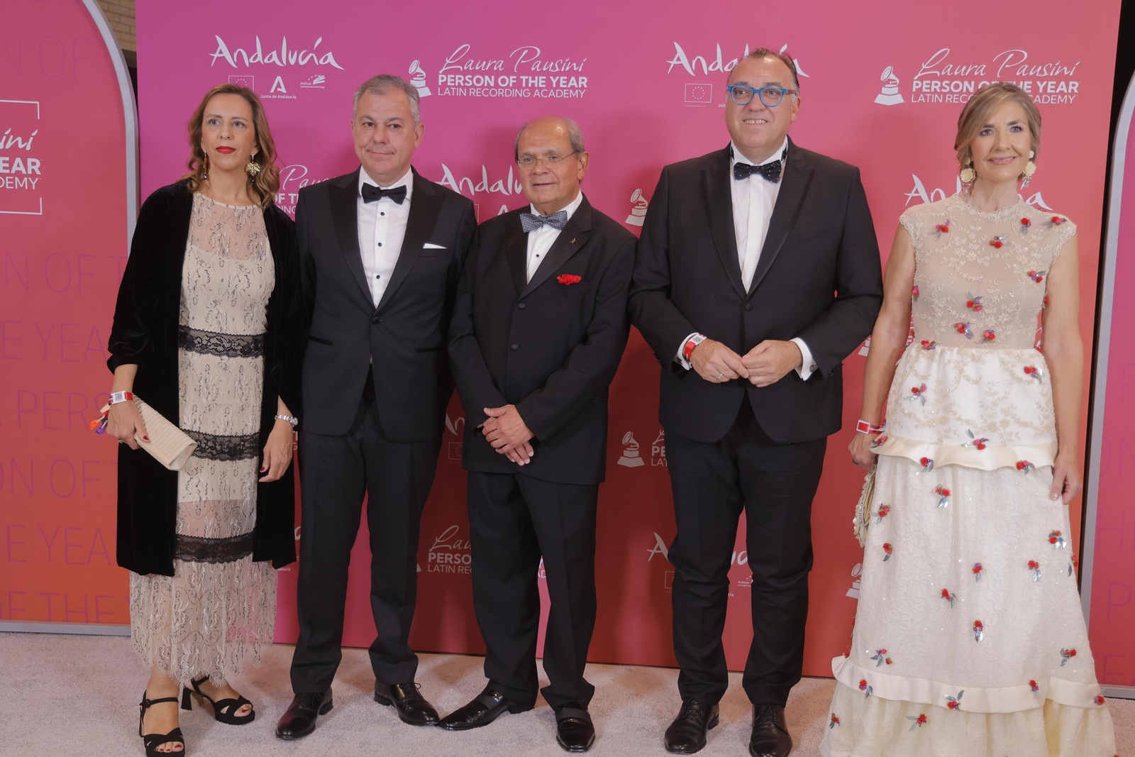 La alfombra roja del homenaje a Laura Pausini en los Grammy Latinos de Sevilla, en imágenes