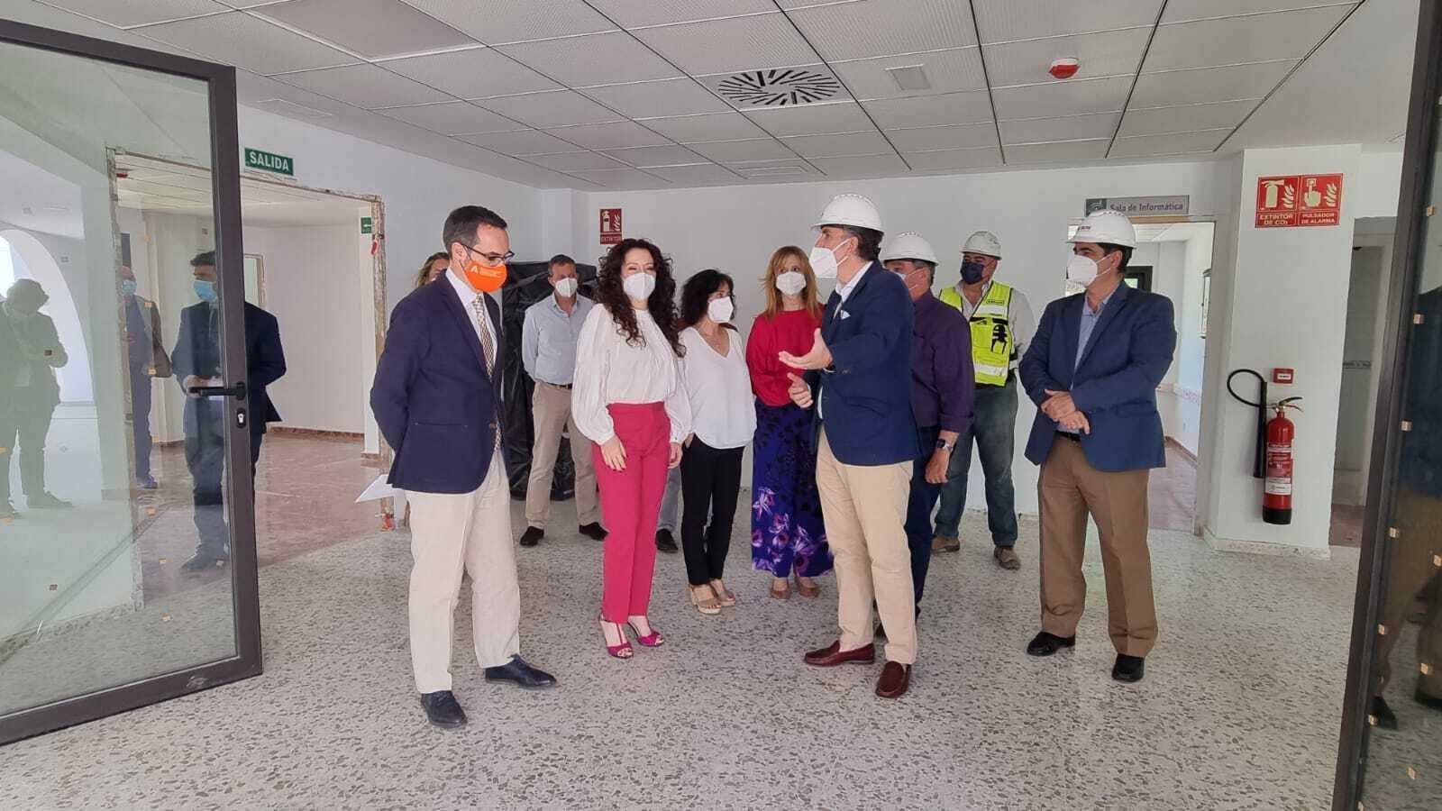 Otro momento del a visita de la consejera al Centro de Participación Activa III de personas mayores de La Granja