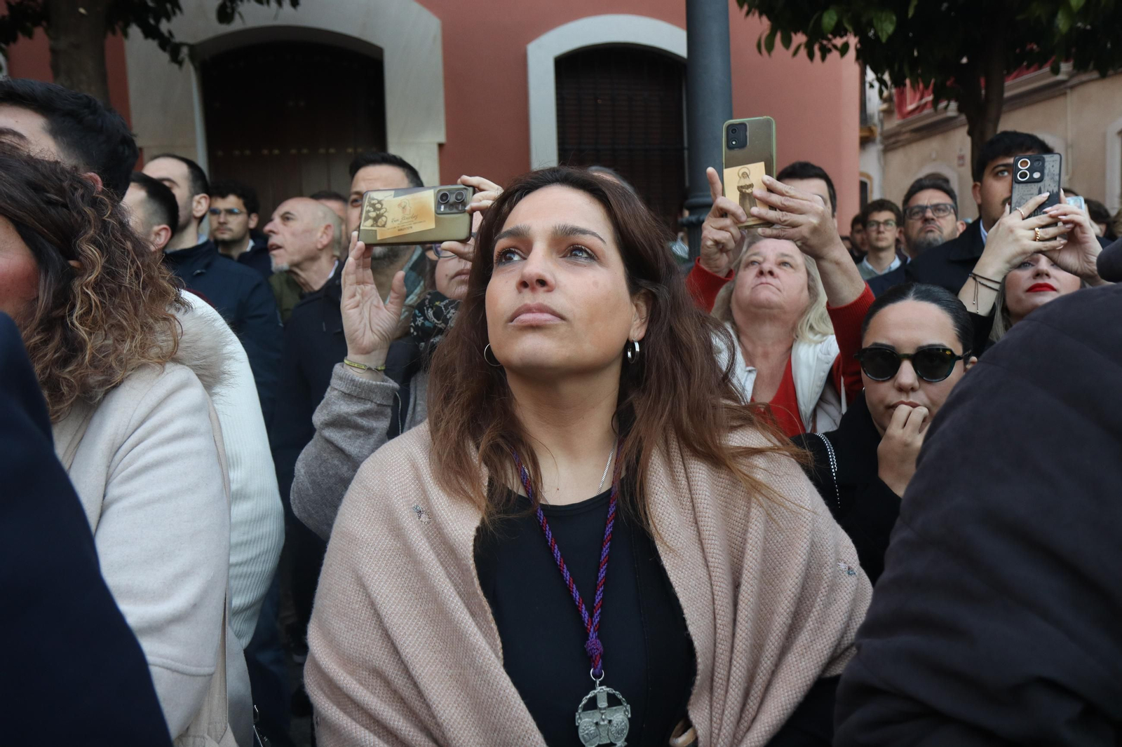 La salida de la hermandad de San Pablo desde el Santuario de los Gitanos