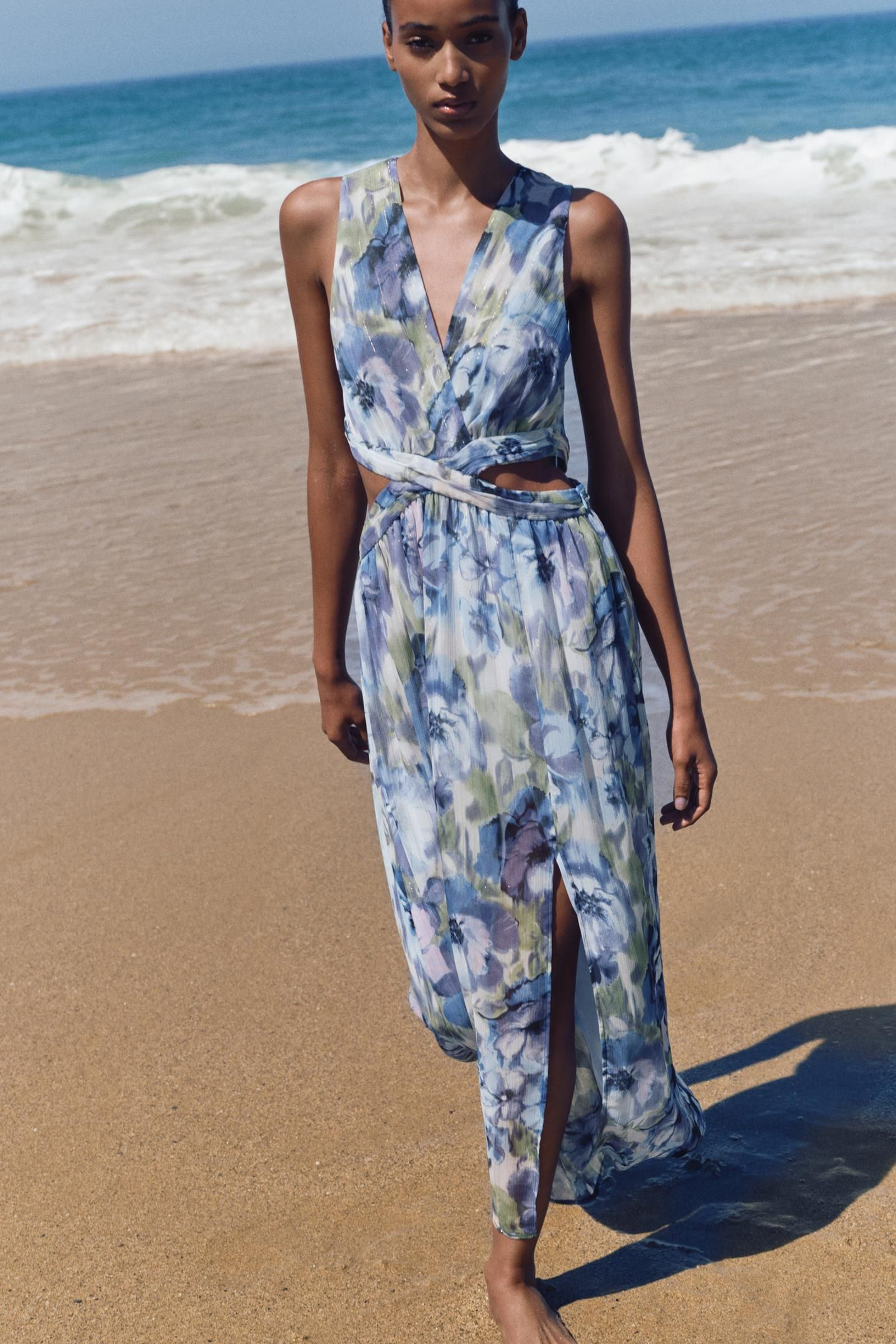 Vestido de flores de Zara.