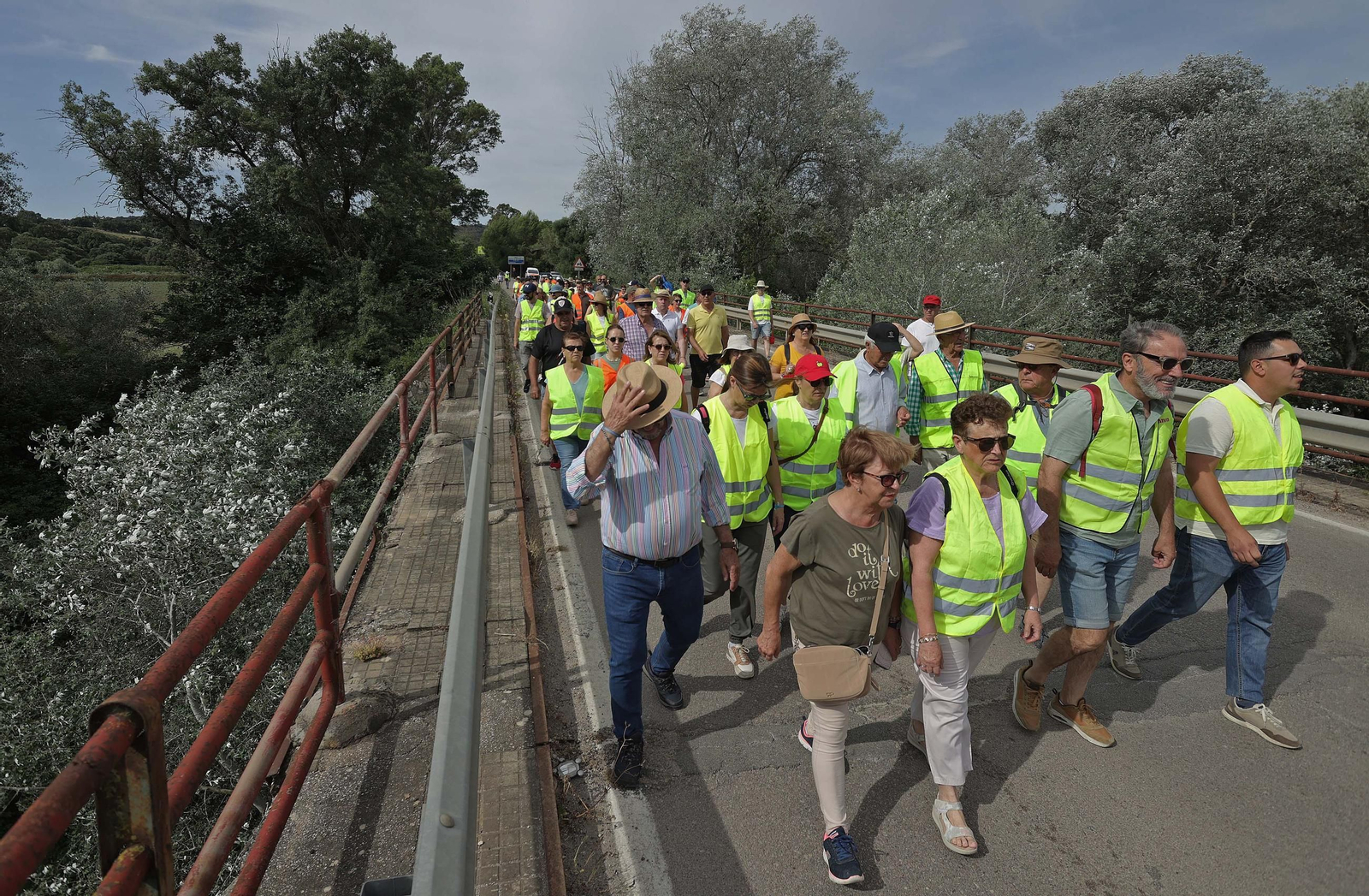 Fotos de la concentración por el mal estado de la carretera A-405 en Jimena