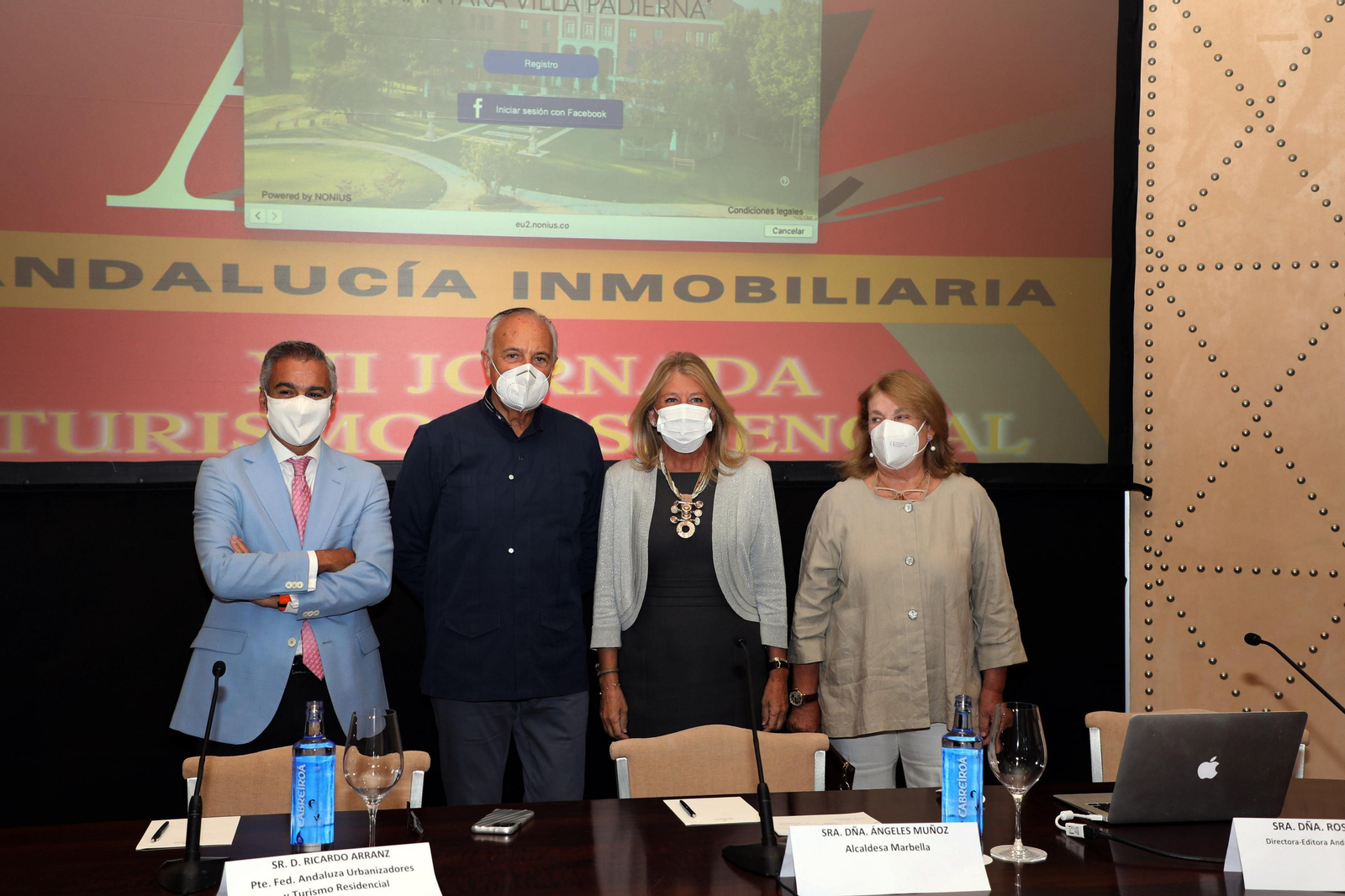 El empresario Ricardo Arranz (2º I) y la alcaldesa de Marbella, Ángeles Muñoz (2ª D), en la inauguración de la 'XII Jornada de Turismo Residencial'.