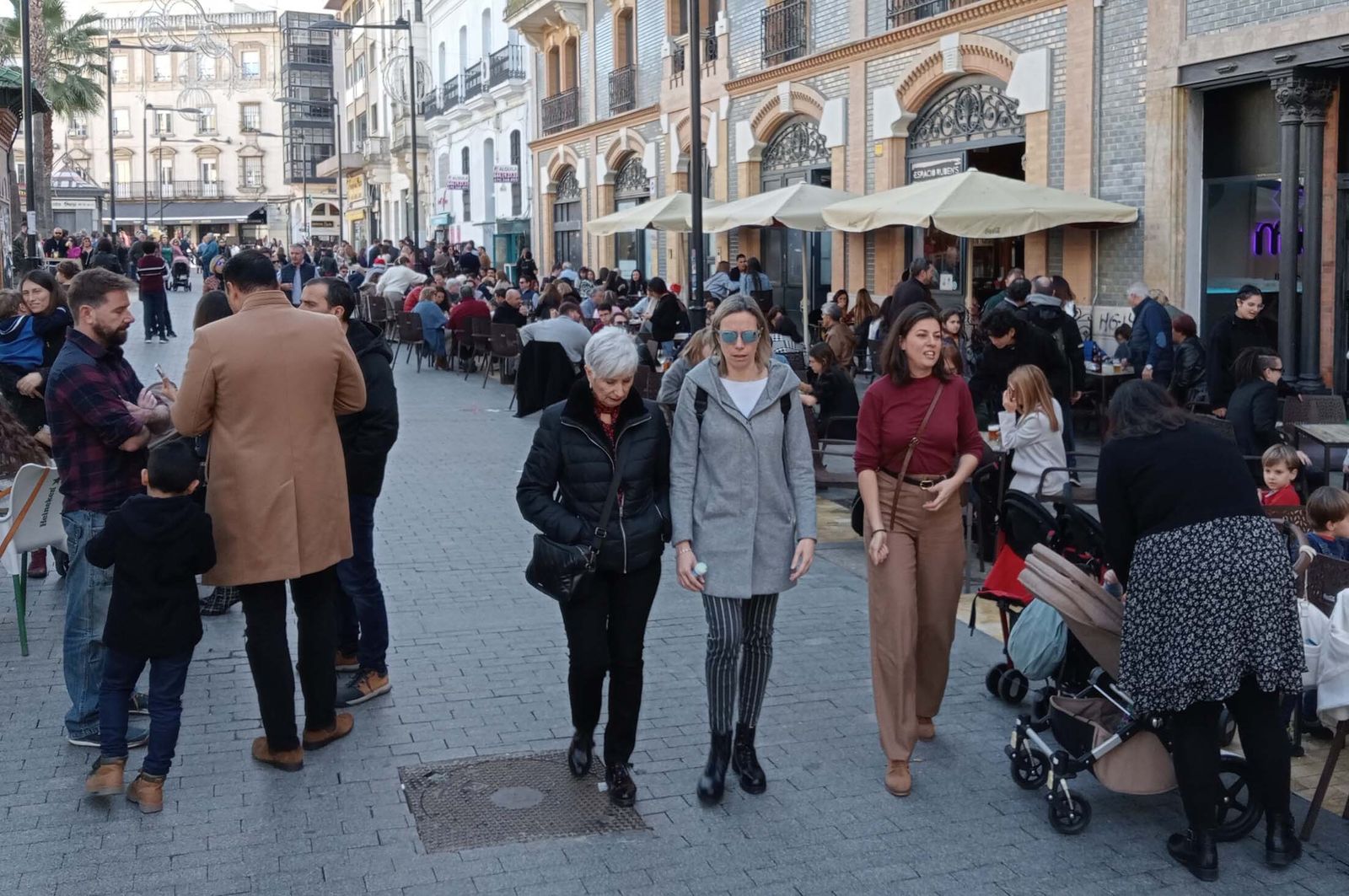 Imágenes del ambiente festivo del 31 de diciembre en Huelva