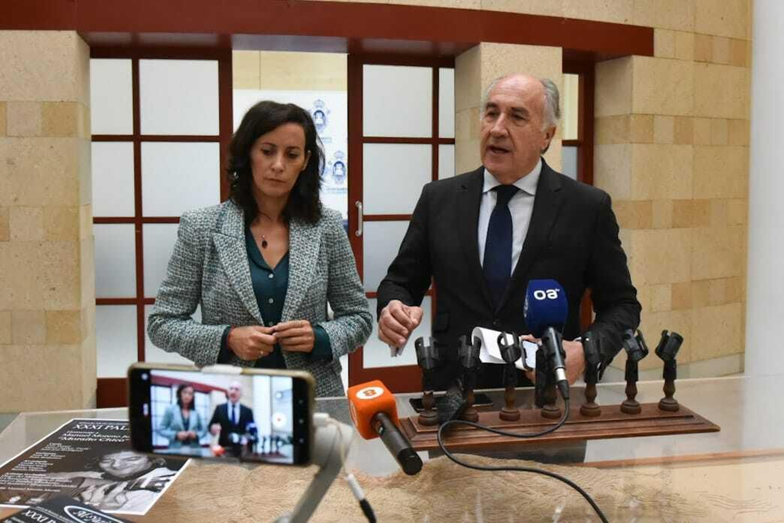 José Ignacio Landaluce junto a la concejal de Urbanismo, Yessica Rodríguez.