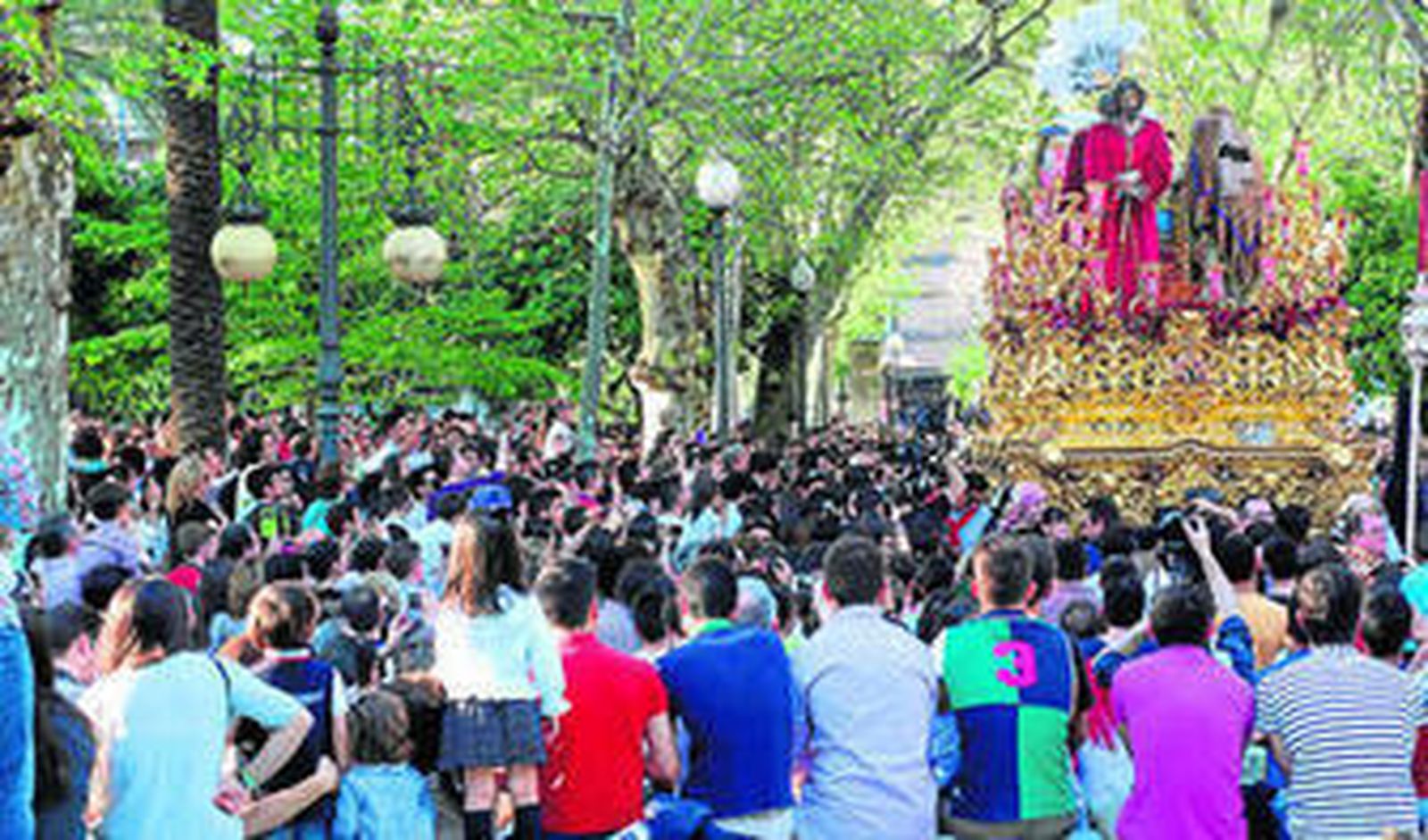 El Señor de la Redención, a su paso por los jardines de Colón.