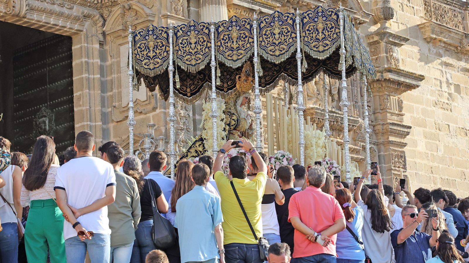 Procesión de regreso de la Virgen de la Estrella Coronada en Jerez