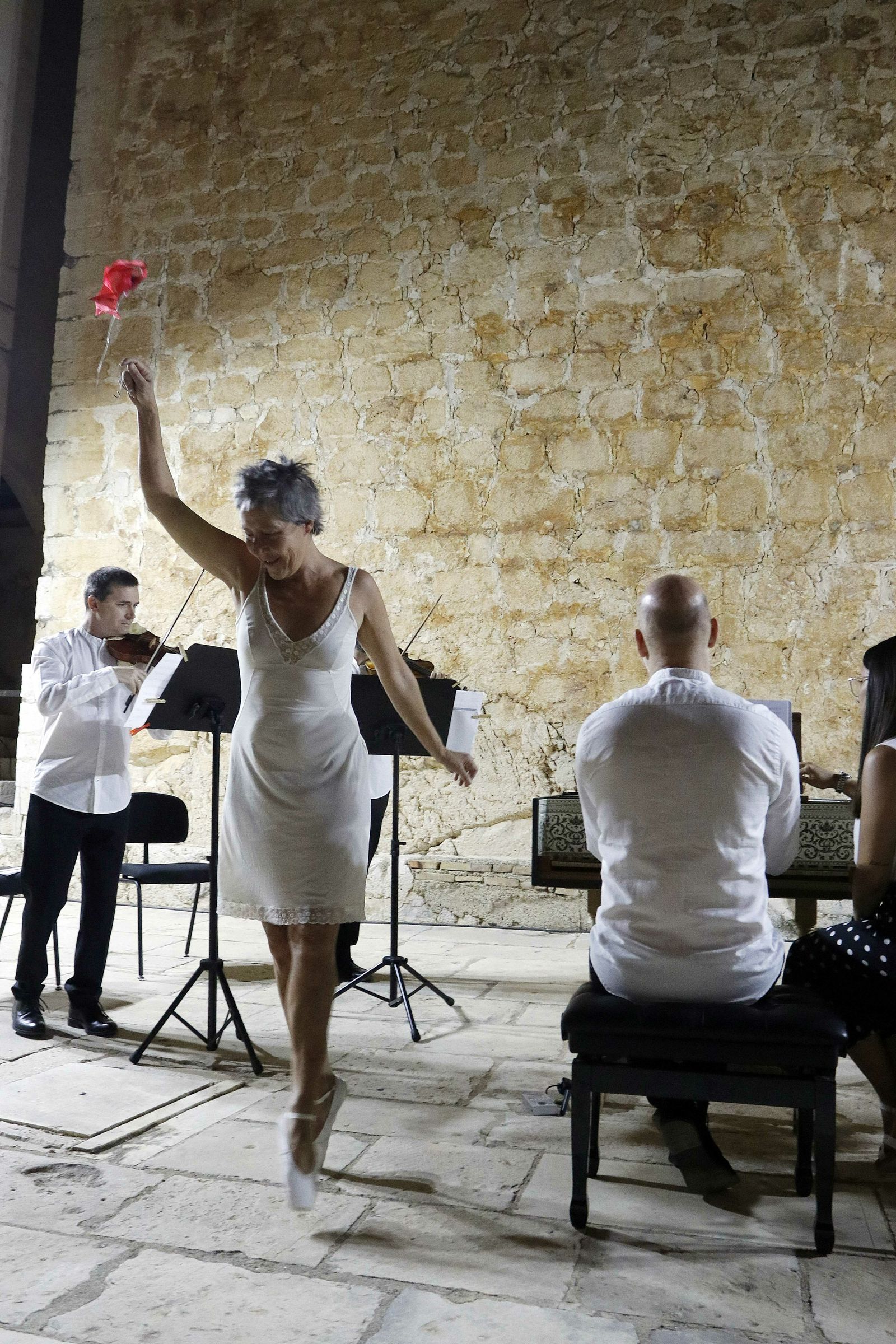 Fotogalería de Música Trobada en su concierto en el patio del Castillo de Vélez Blanco