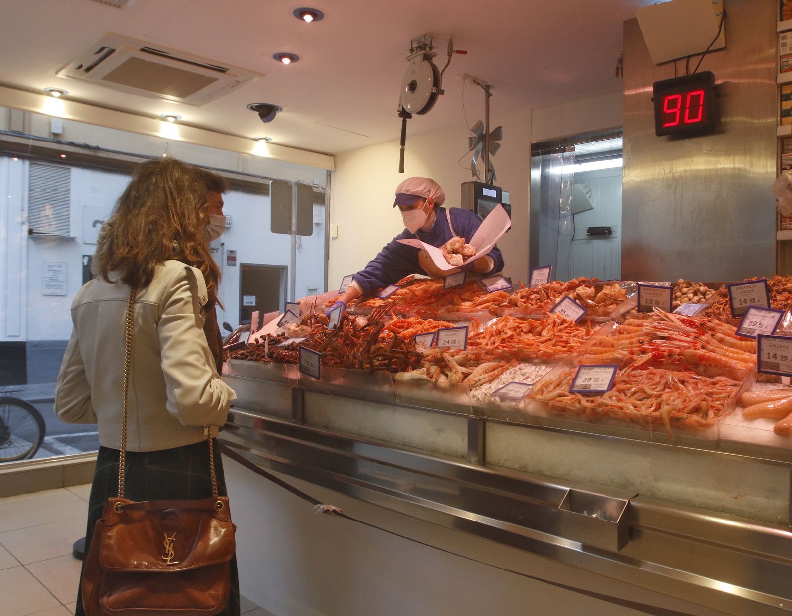 Los preparativos de las comidas de Navidad en Córdoba, en fotografías