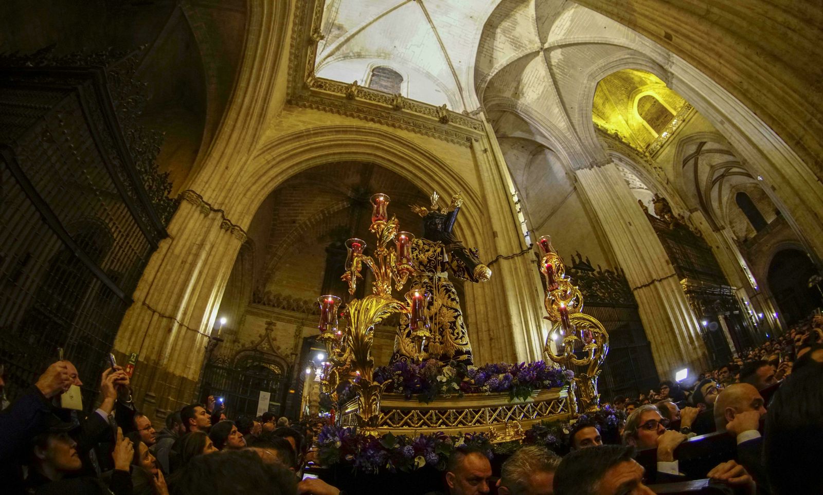 Las imágenes del Vía Crucis de las Hermandades 2020