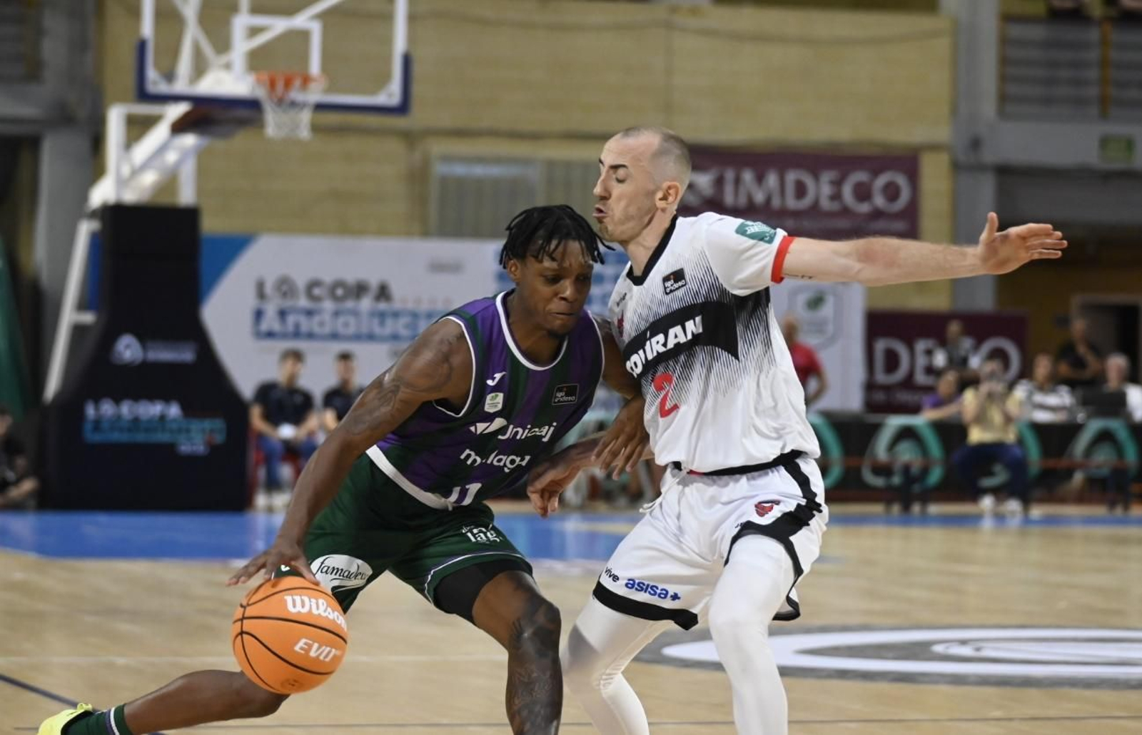 Las mejores fotos del ambiente en Vista Alegre para el Covirán Granada - Unicaja Málaga