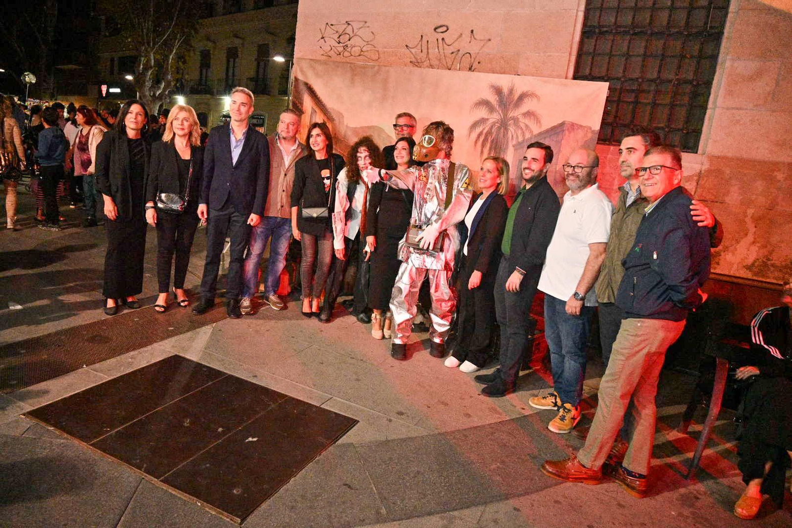 Búscate en las fotos de la Noche en Negro de Almería