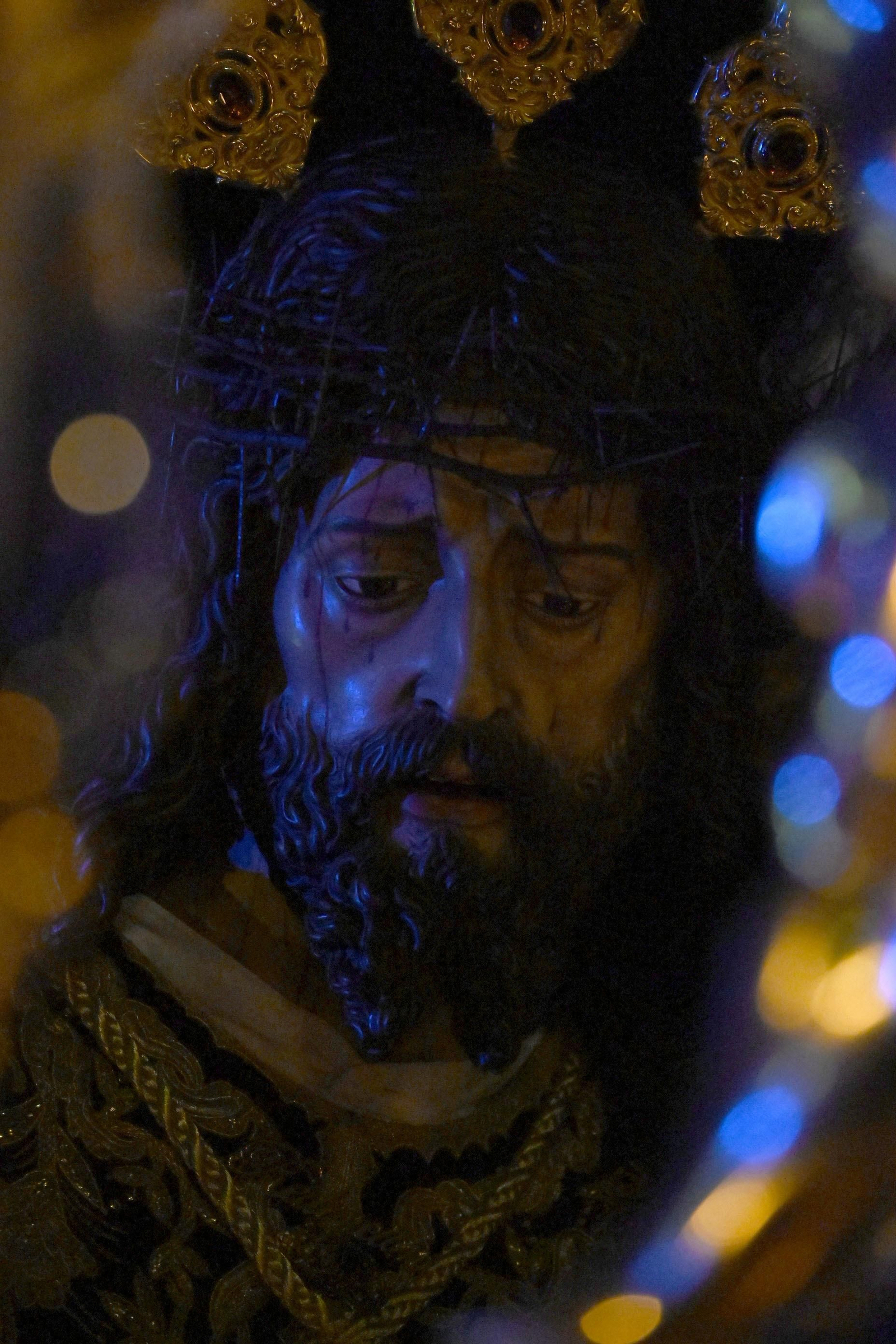 El Vía Crucis de la Semana Santa de Huelva, en imágenes