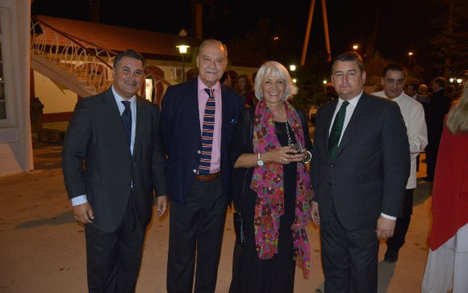 Ignacio Romani, Jorge Ramos, Teófila Martínez y Antonio Sanz, tras finalizar el acto.

Foto: Ignacio Casas de Ciria