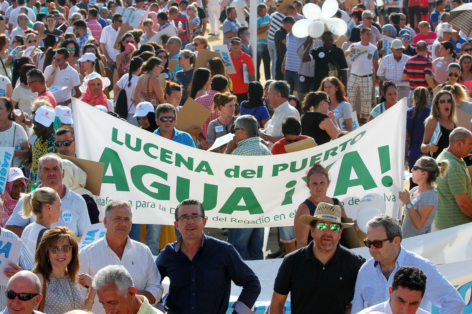 Imágenes de la manifestación para pedir agua y tierra para los regadíos del Condado.