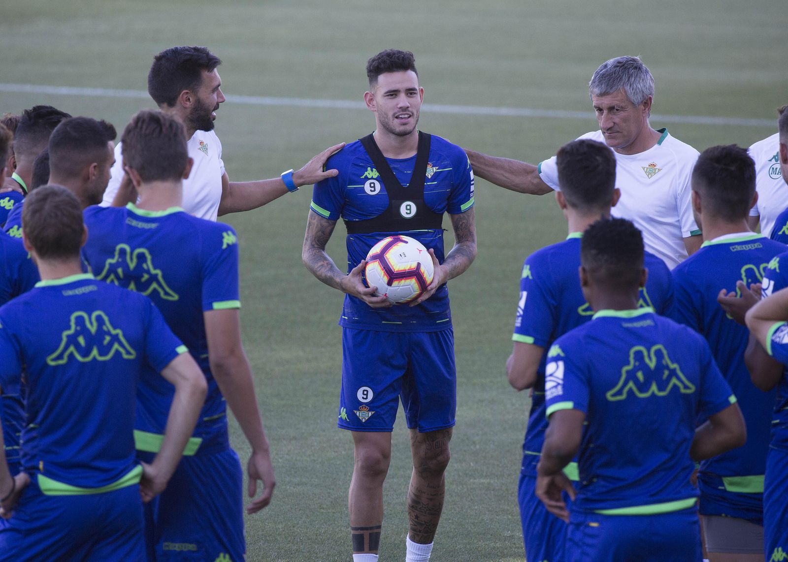 Sanabria, recibido por sus compañeros.