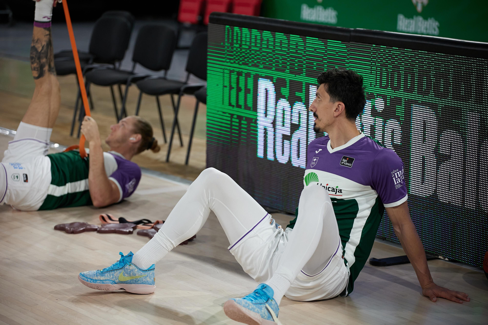 Djedovic, durante el calentamiento del Betis-Unicaja