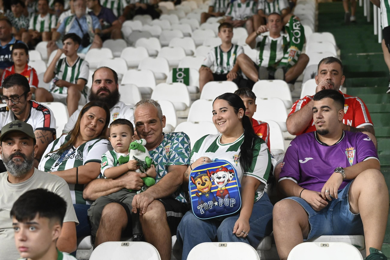 Las mejores fotos del ambiente en El Arcángel para el Córdoba CF - Racing de Santander