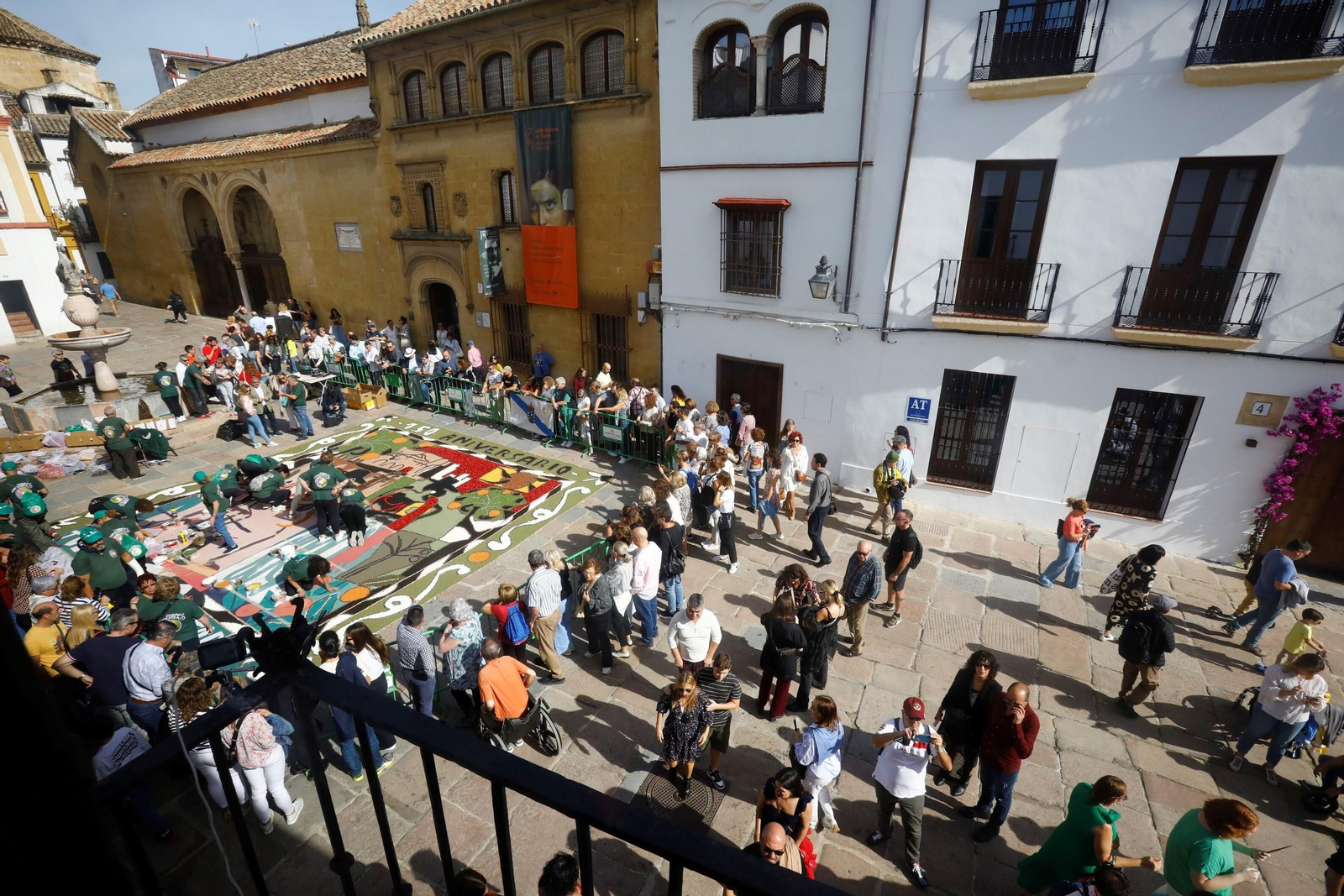 Las imágenes de la espectacular alfombra floral inspirada en Romero de Torres