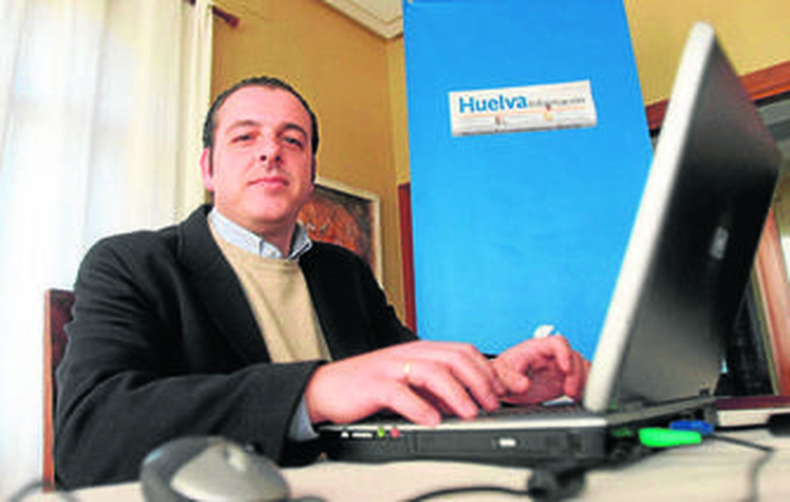 José Antonio Fuentes Delgado, ayer en 'Huelva Información'.