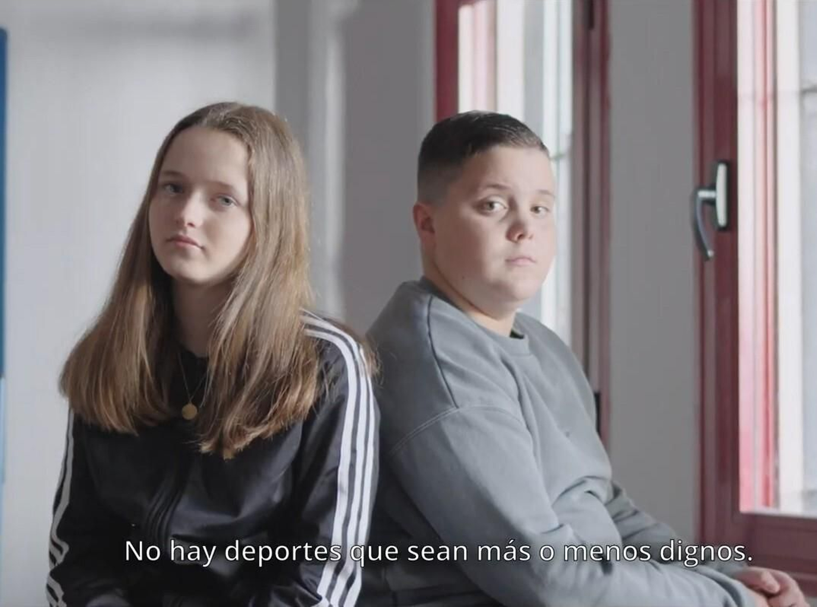 Más de 150 estudiantes del IES Américo Castro de Huétor Tájar graban un videoclip junto al rapero Annarce