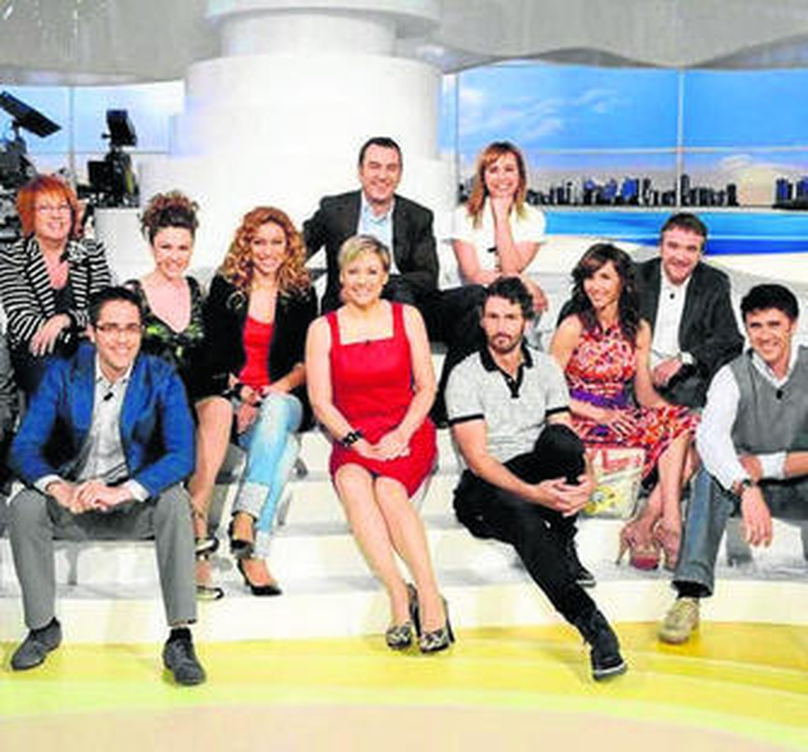 Gloria Serra, en el centro, con el equipo de '3D'.