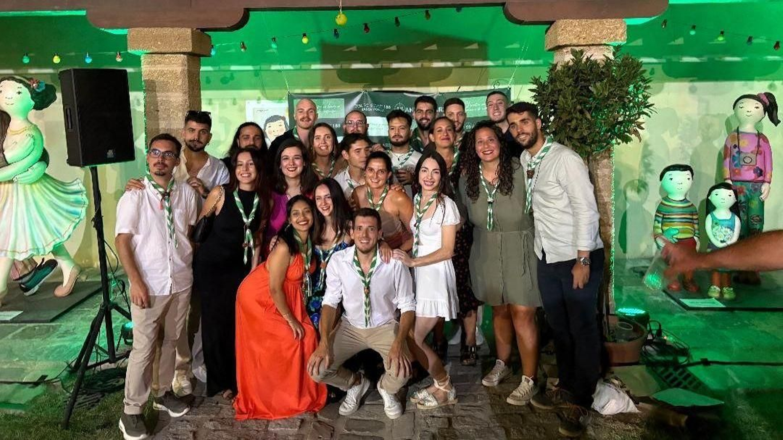 El grupo de los actuales ‘Scouters’ del grupo 188, con su coordinador Álvaro Cruceira, durante la celebración de los 55 años en el Castillo de Santa Catalina.